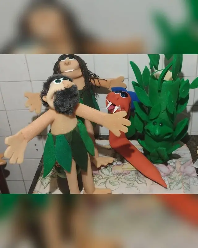 Adão, Eva, a serpente vermelha e a árvore de folhas verdes